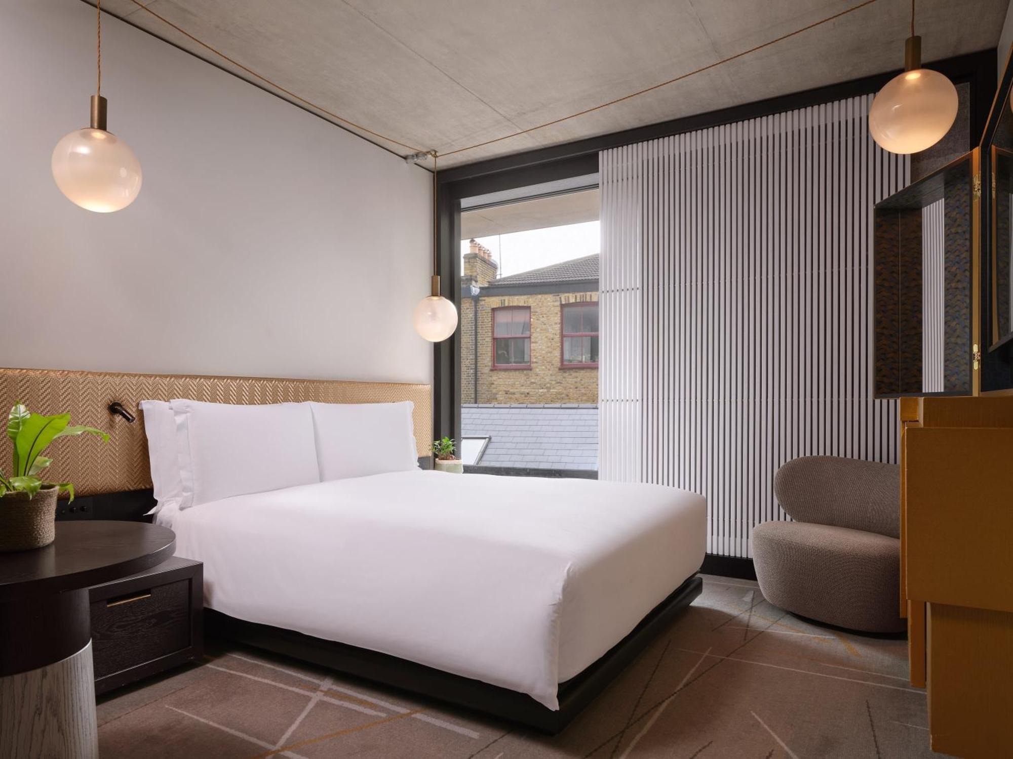 Nobu Hotel London Shoreditch Exterior foto A bedroom at the hotel