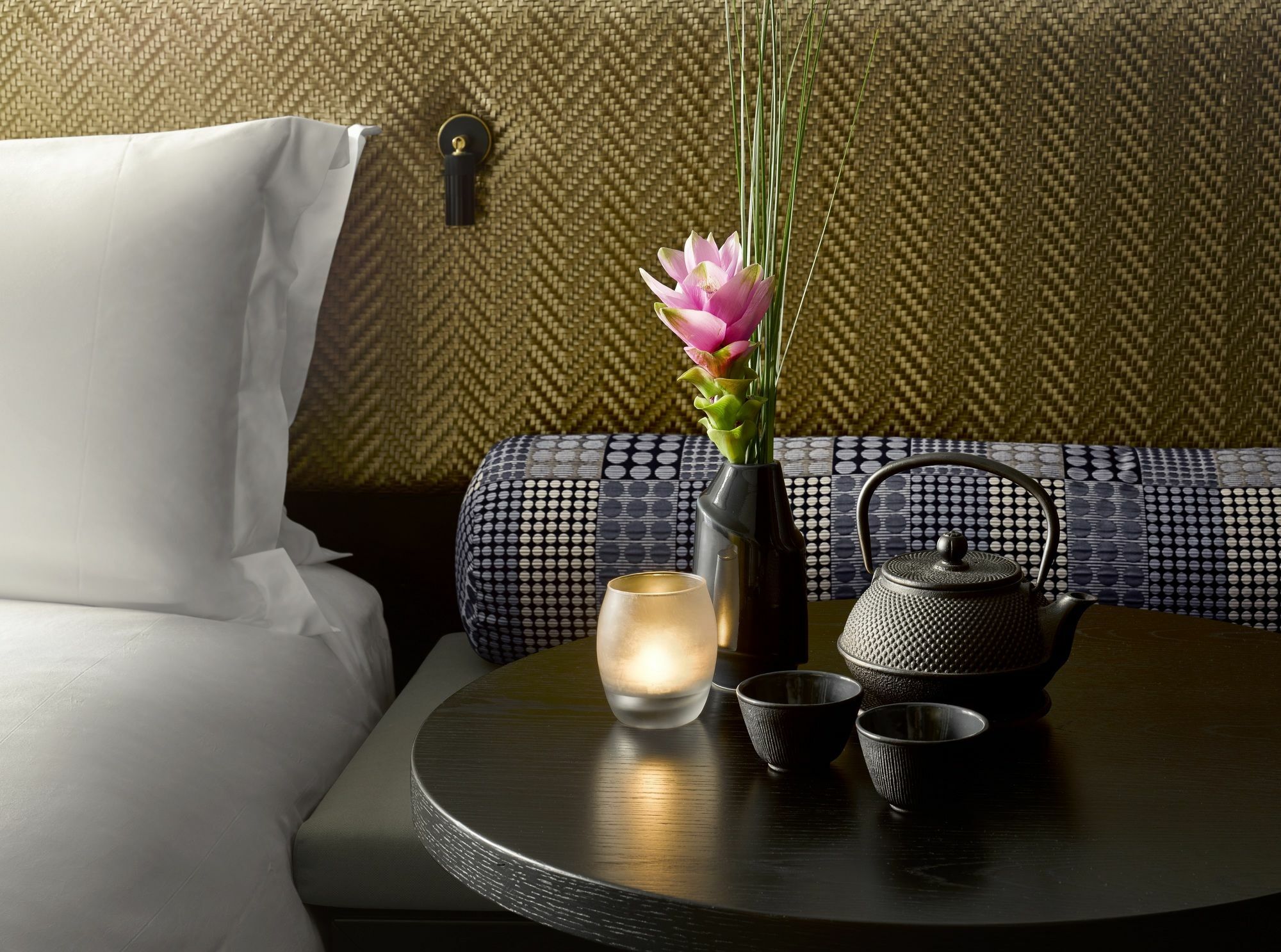 Nobu Hotel London Shoreditch Exterior foto A tea set in a hotel room