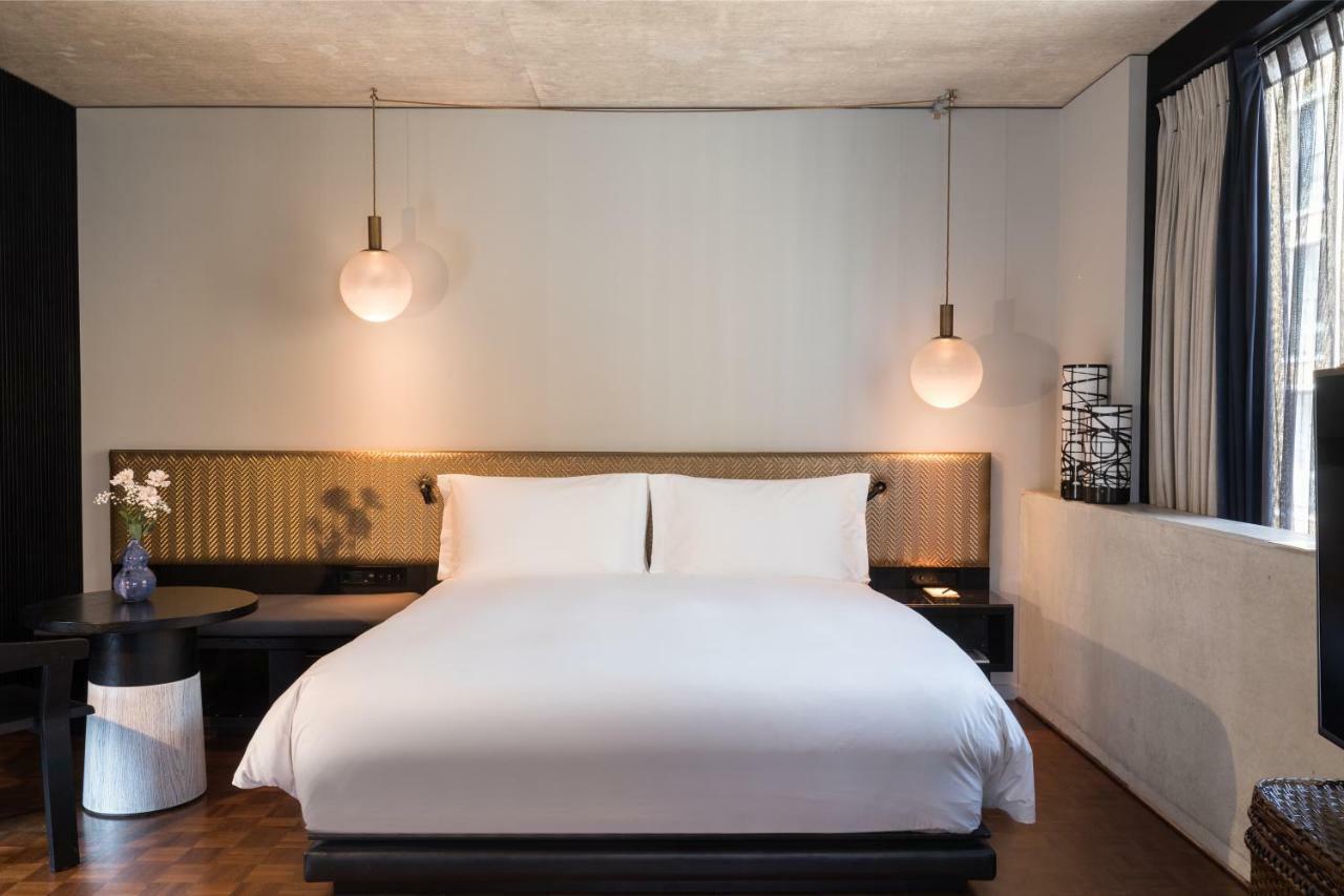 Nobu Hotel London Shoreditch Exterior foto A bedroom at the Edition